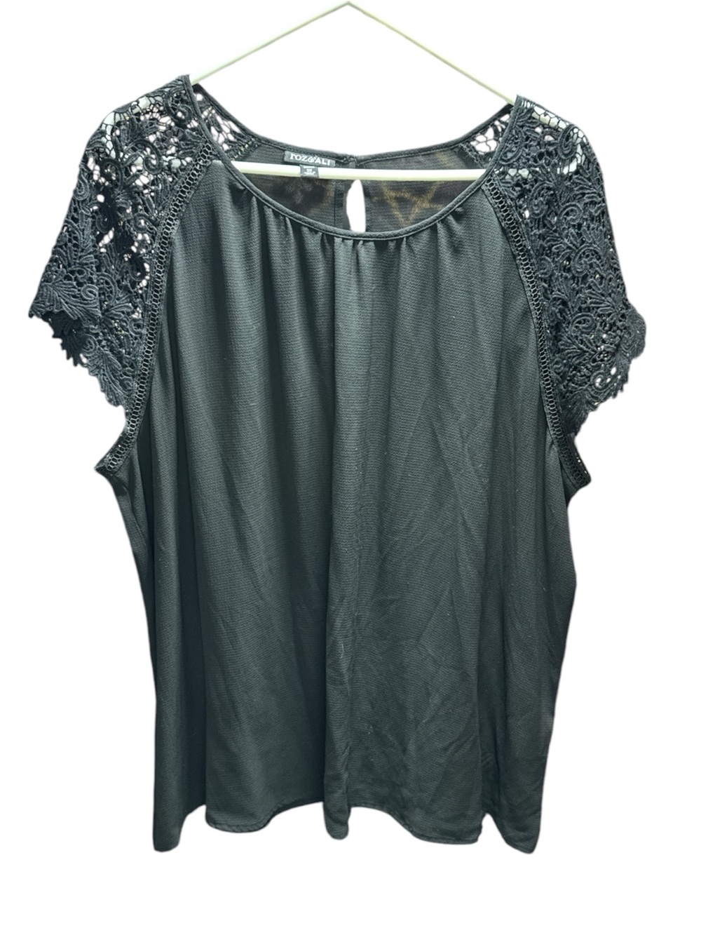 Roz & Ali Black blouse with lace short sleeves. Size: 3XL